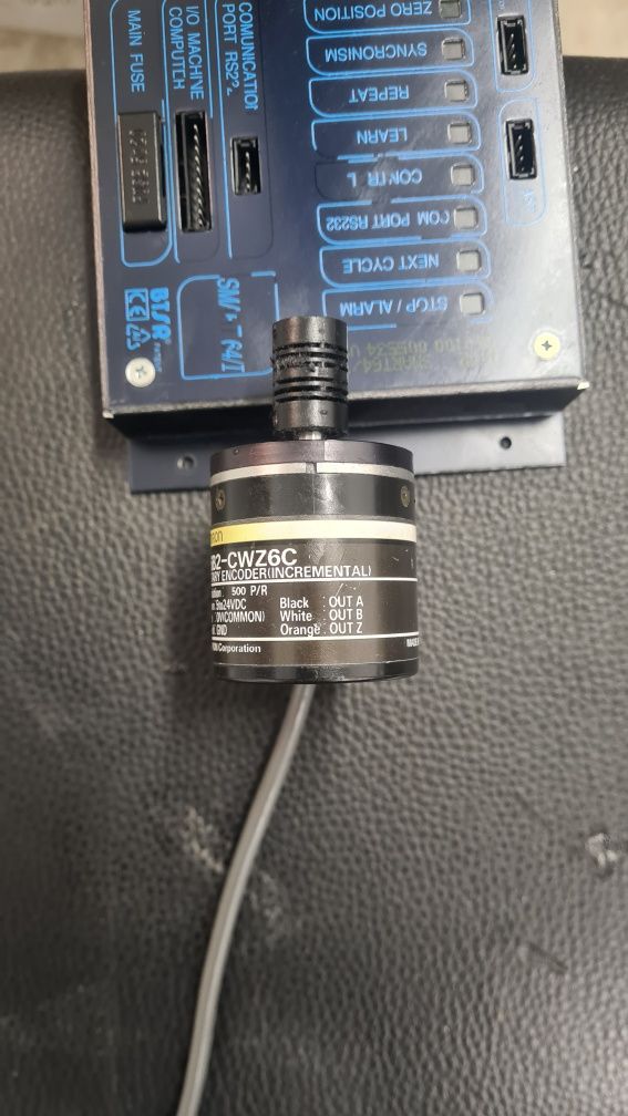 Encoder Omron em bom estado