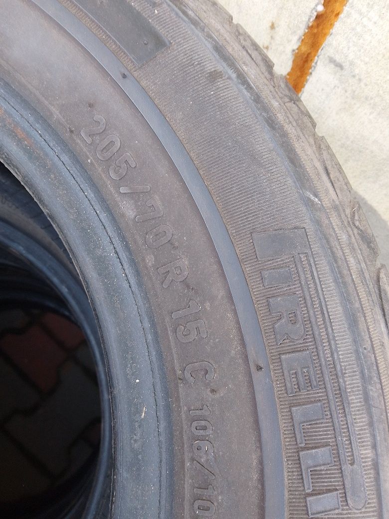 Opony 205/70R15C Pirreli Chrono