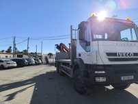 Camião grua Iveco Trakker