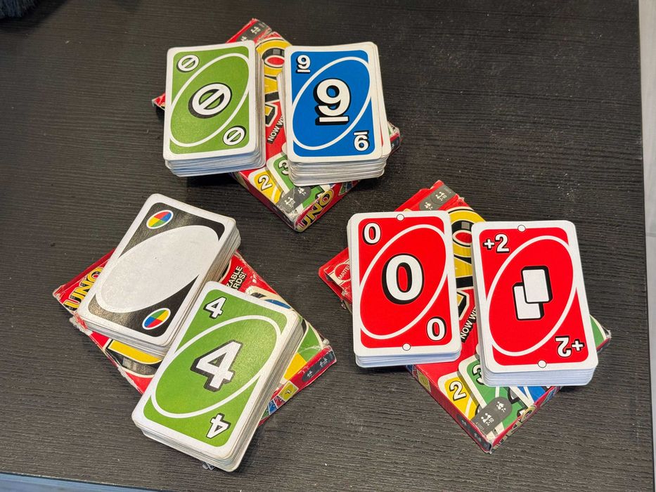 Conjunto de jogos de tabuleiro e cartas