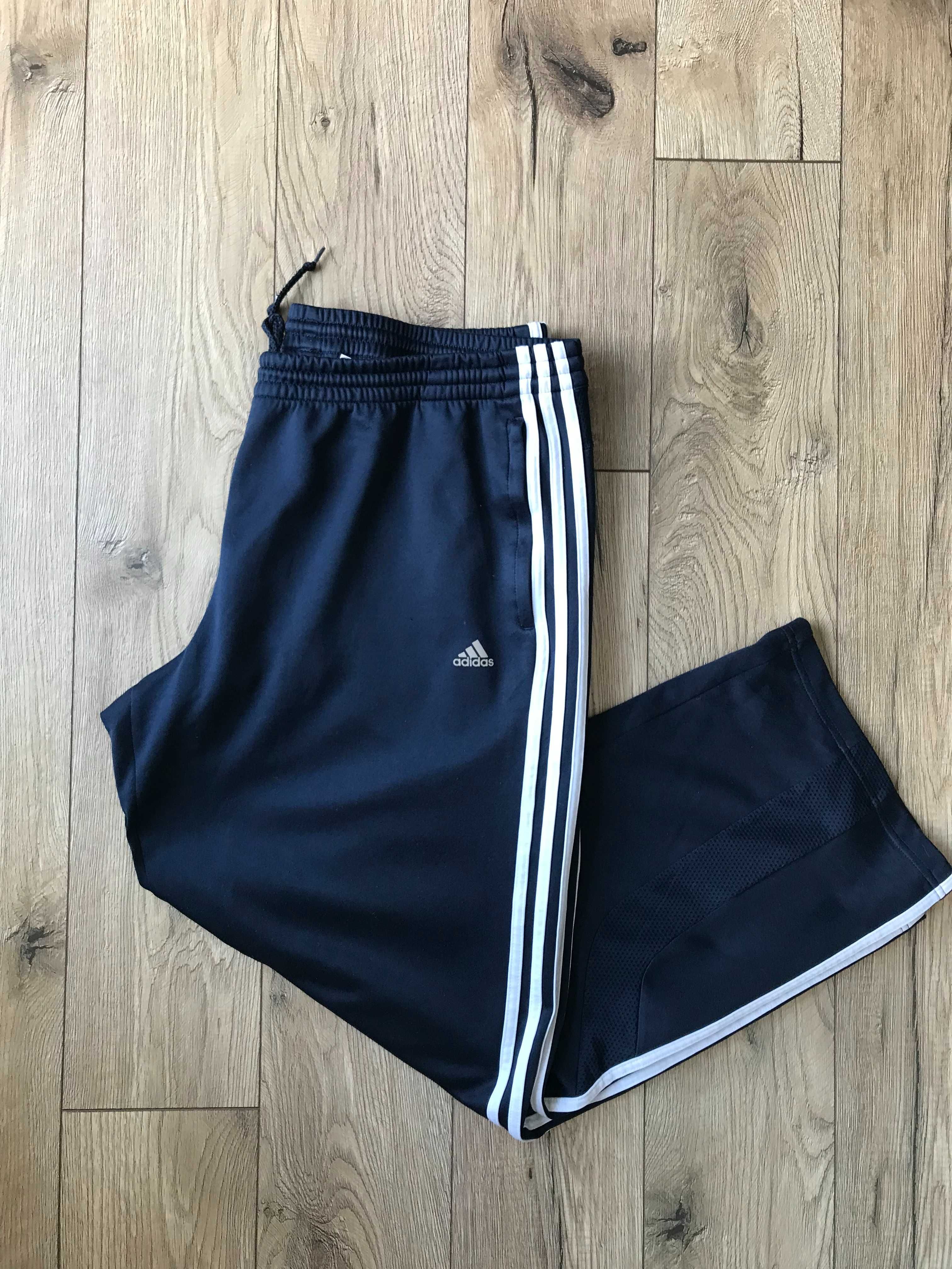 Spodnie dresowe Adidas z szerokimi nogawkami rozm. XXL