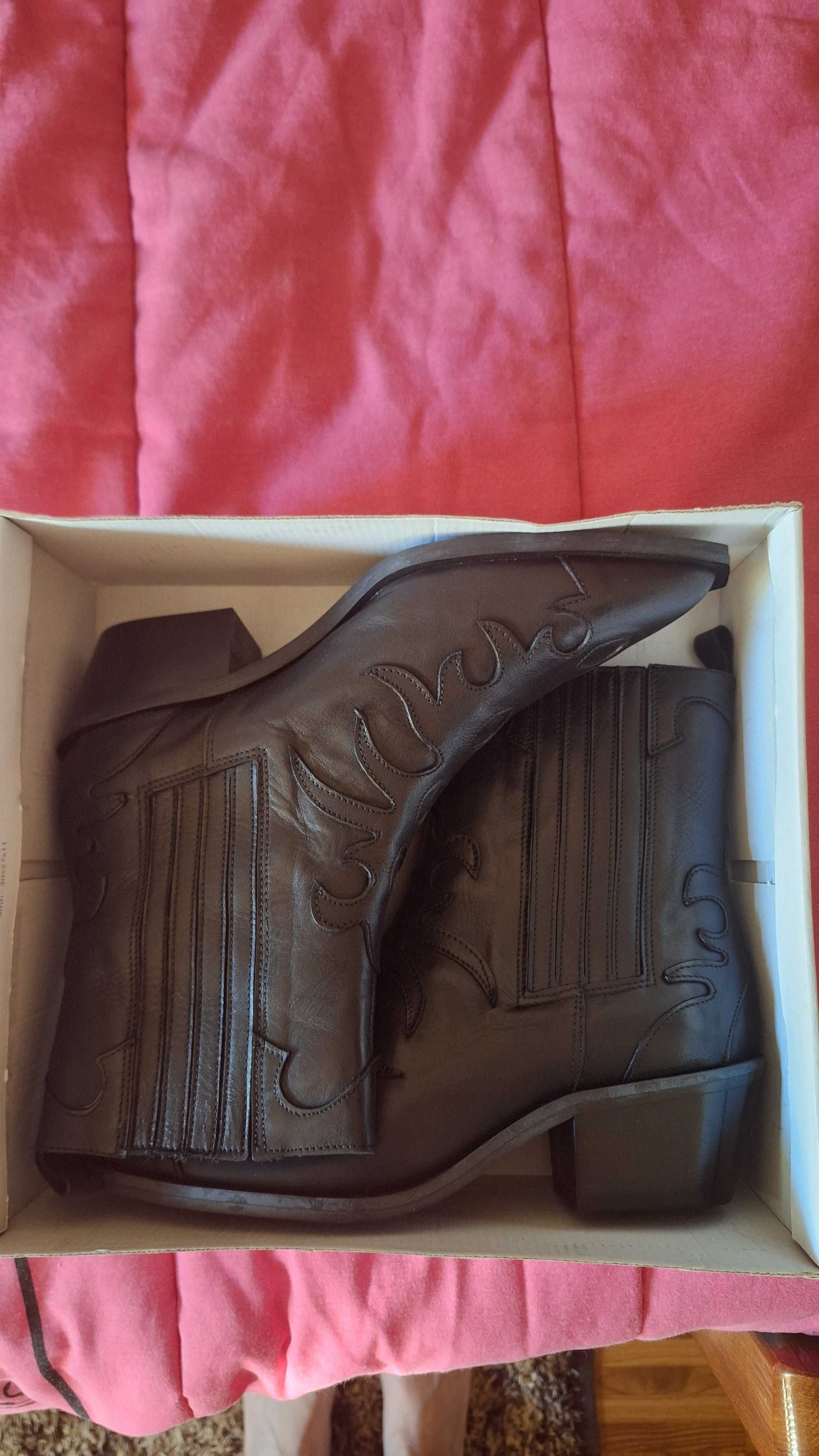 Botas Texanas em Pele Novas