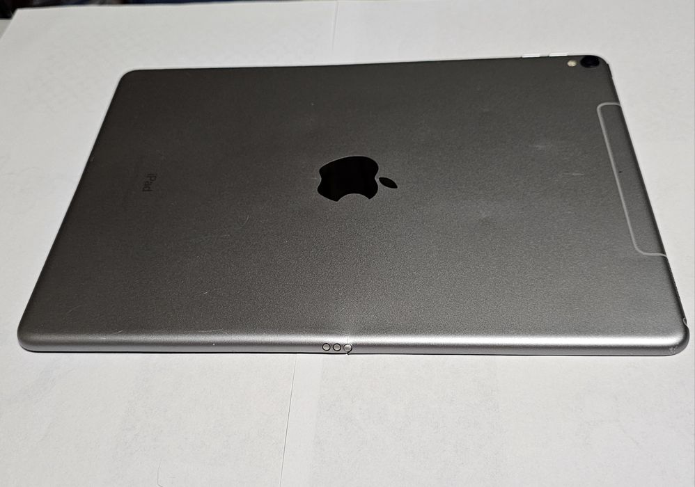 Під Відновлення Планшет Apple iPad Pro 10.5 A1709 64GB Disactivated