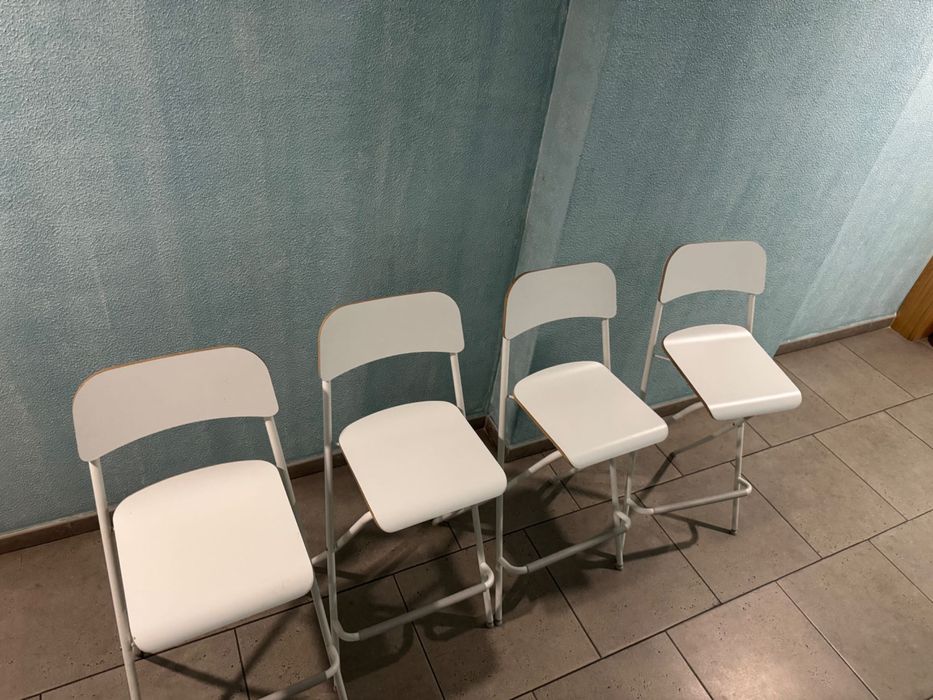 Cadeiras altas dobraveis