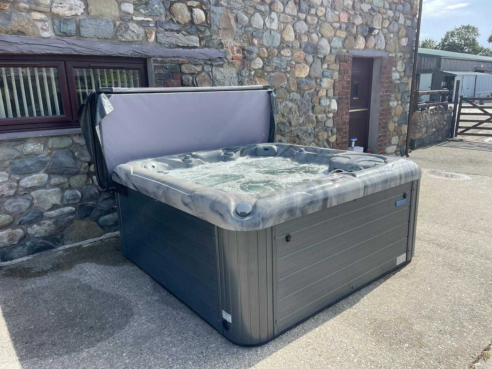 Jacuzzi 6 osobowe Wanna SPA Natal 63 dysz, 3 pompy, Audio