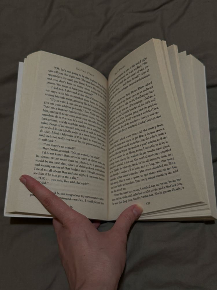 Книги на английском Sam Hayes, Gillian Flynn