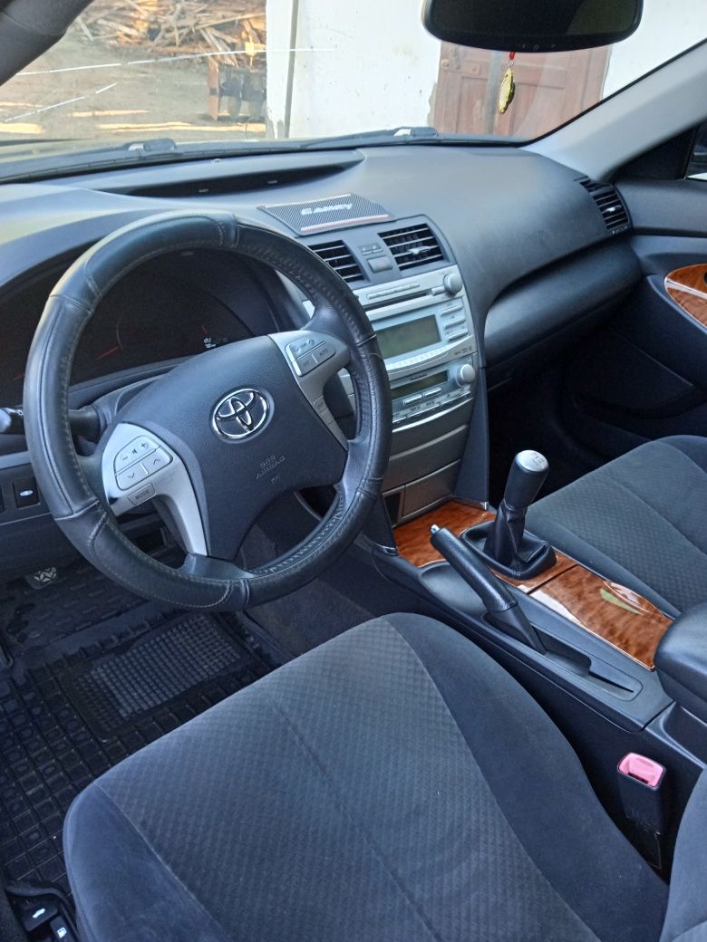 Toyota Camry 2.4 бензин