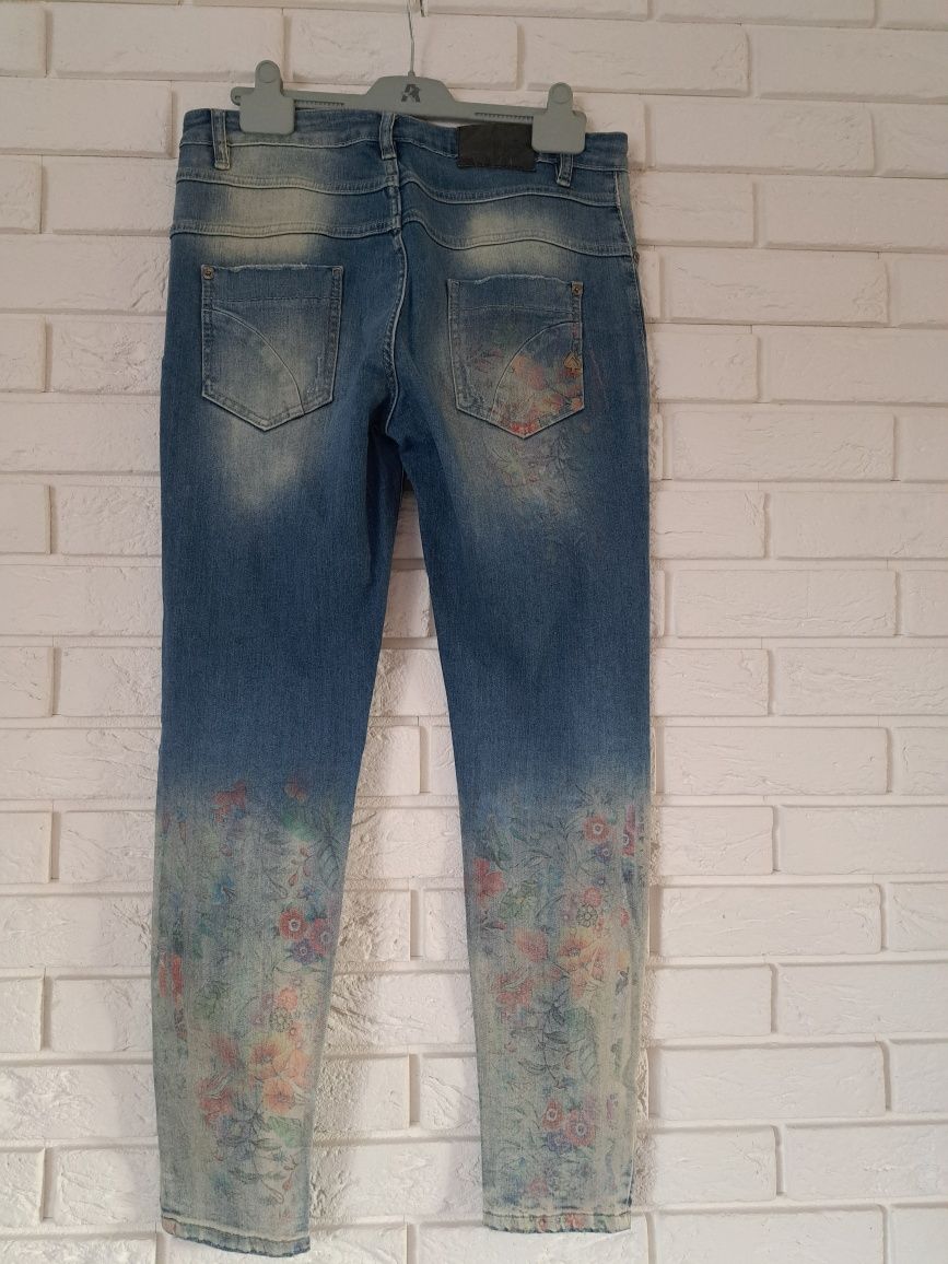 Maryley Made in Italy malowane rurki dżinsy w kwiaty r 40-42