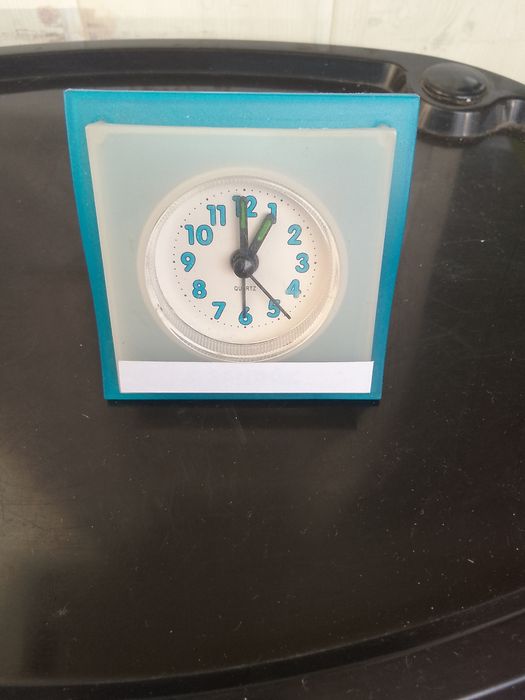 Час- будильник. Новые.