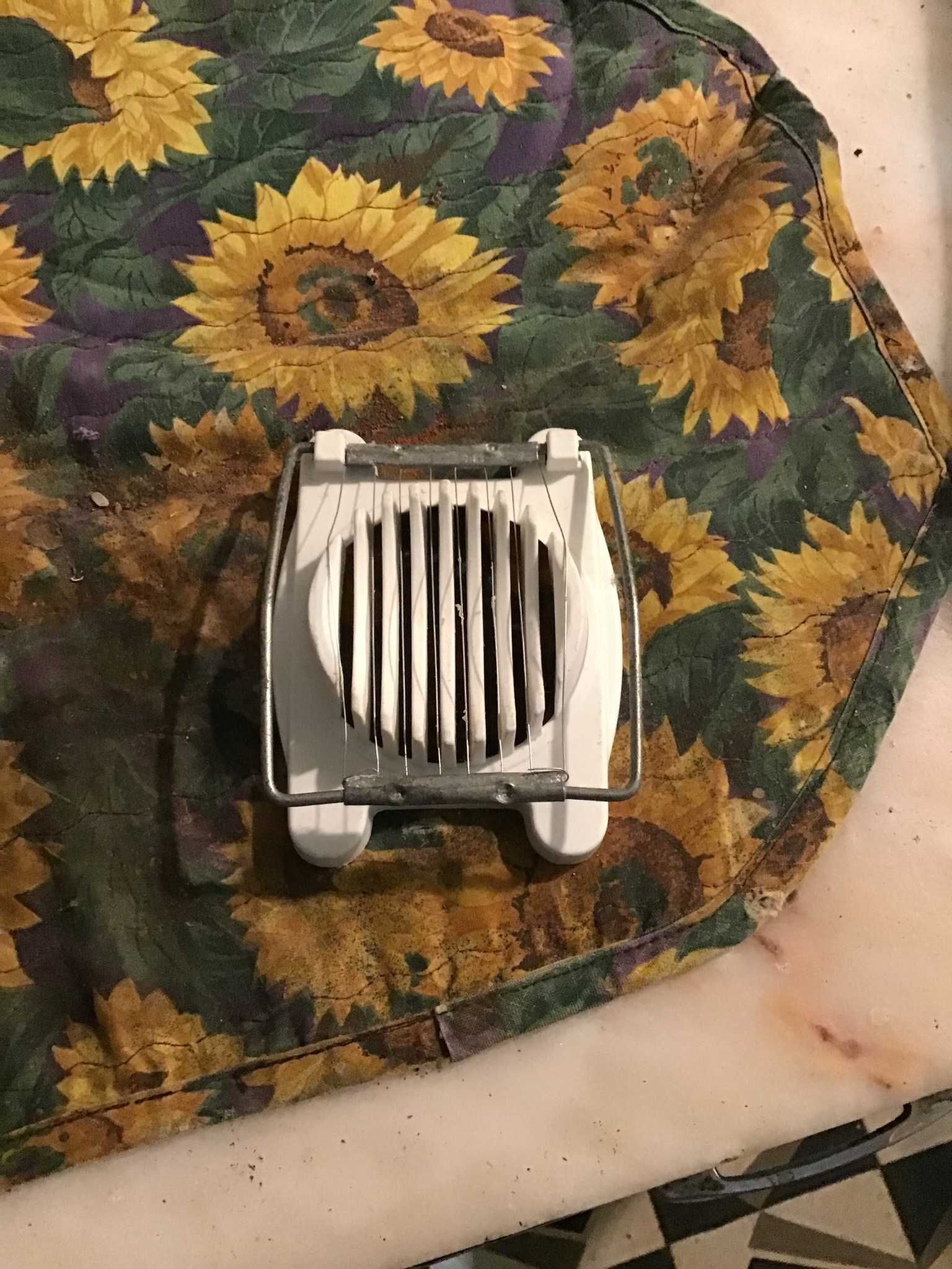 utensilio para cortar ovos