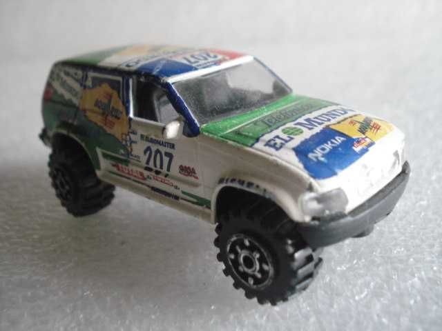 2  antigos carros miniatura Guisval e Majorette