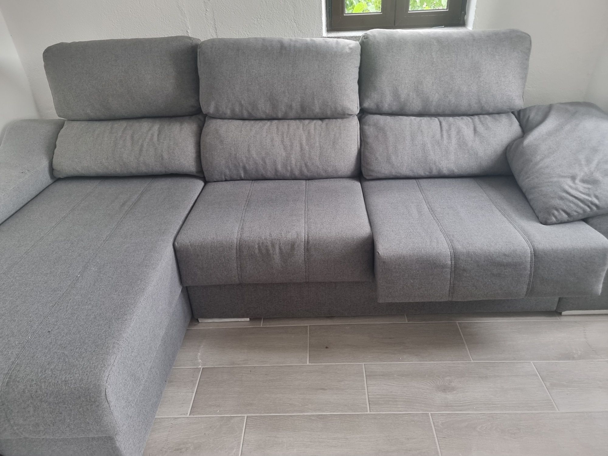 Sofá com chaise longue cinza