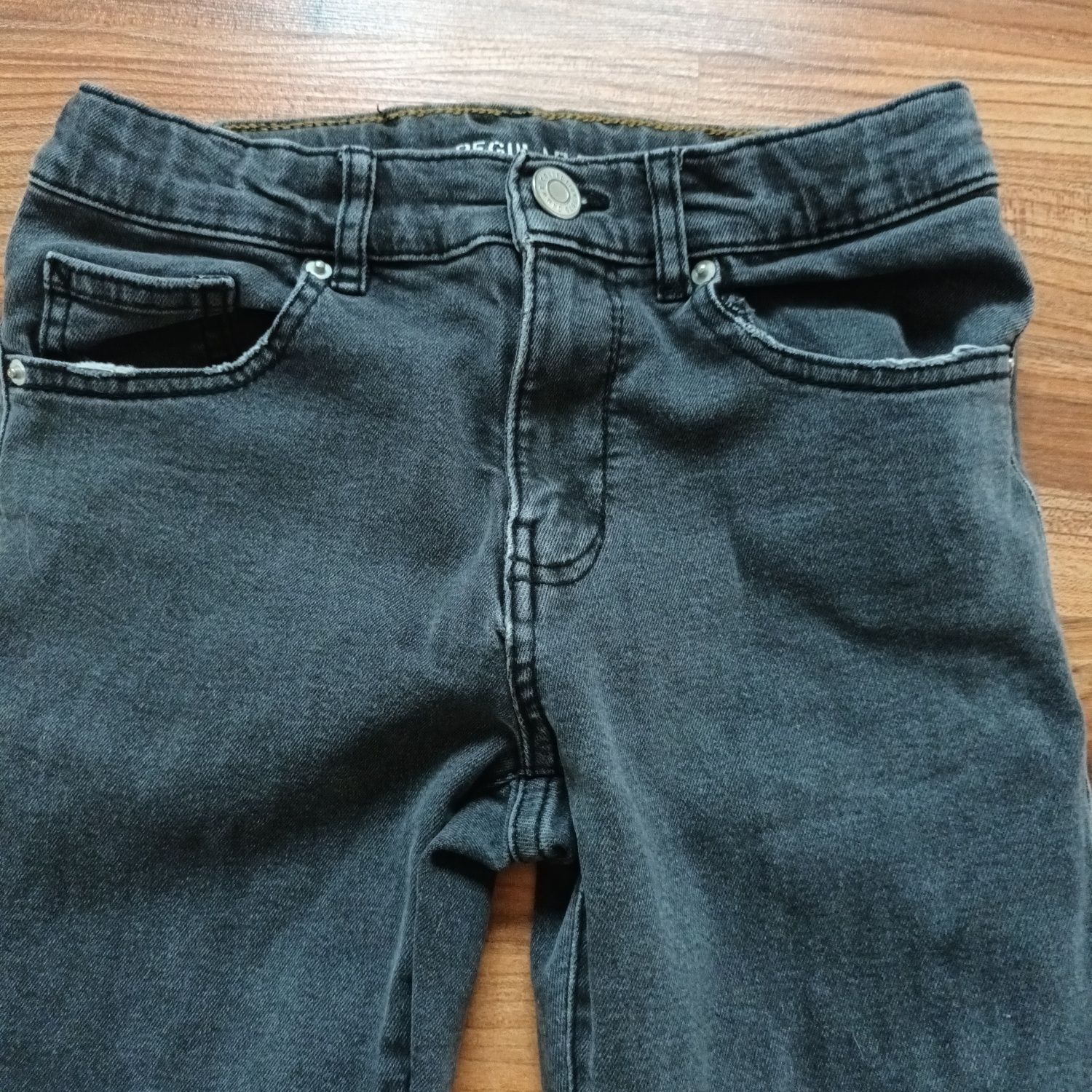 Spodnie 134 ZARA szare jeansy rurki chłopięce