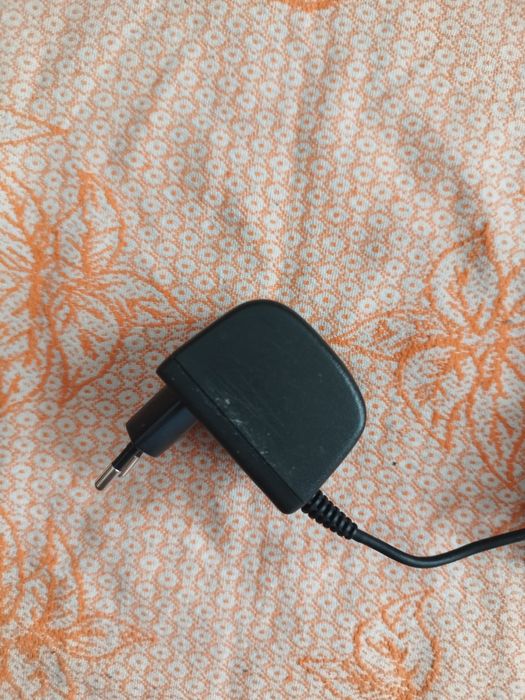 Ładowarka retro Noki z grubym bolcem