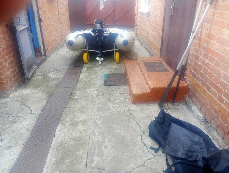 Продам Лодку с мотором