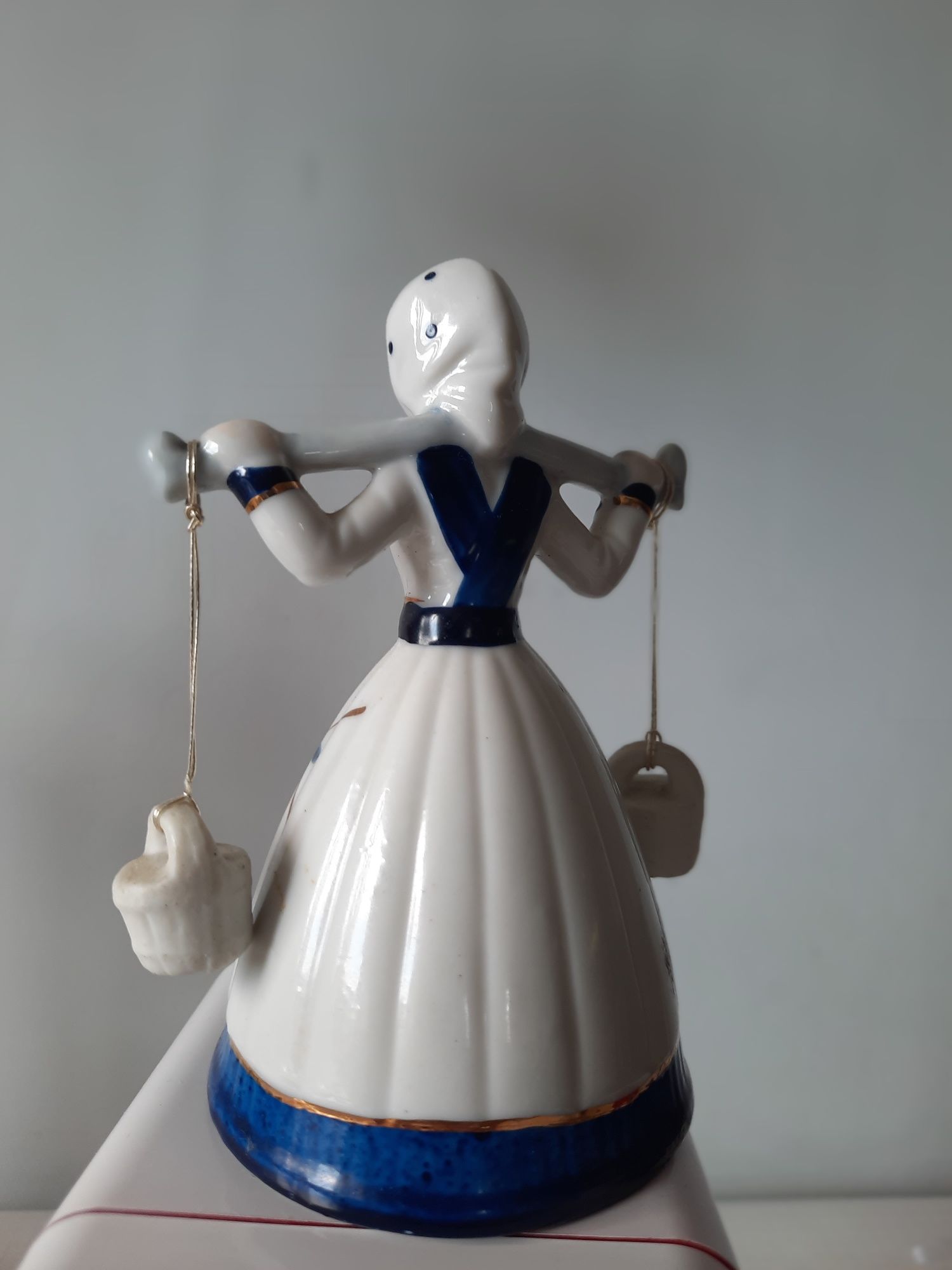 Figurka z porcelany, gong dla wzniesienia toa
