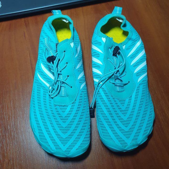 Взуття для води .