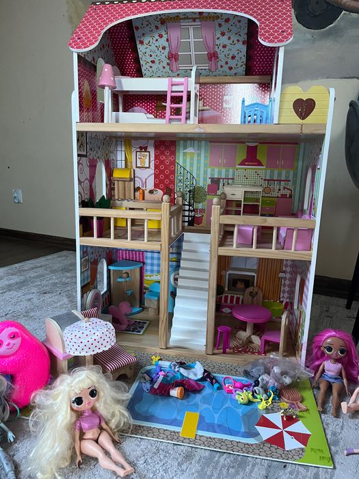Domek dla lalek z wyposażeniem