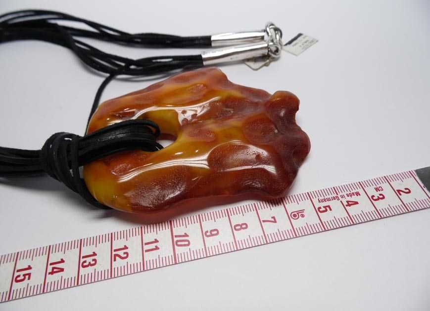 Autorski naszyjnik bursztyn rzemienie srebrne zapięcie.