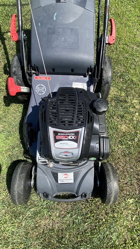 Corta Relva Briggs & Stratton a gasolina