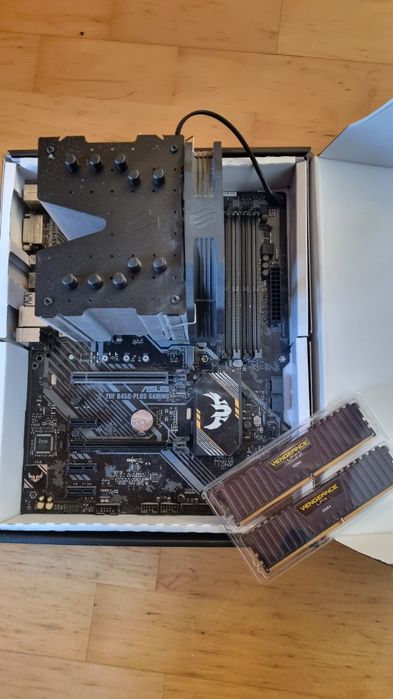 AMD ryzen 5 3600 + Asus B450 gaming plus + 2x8 GB RAM + Fortis 3