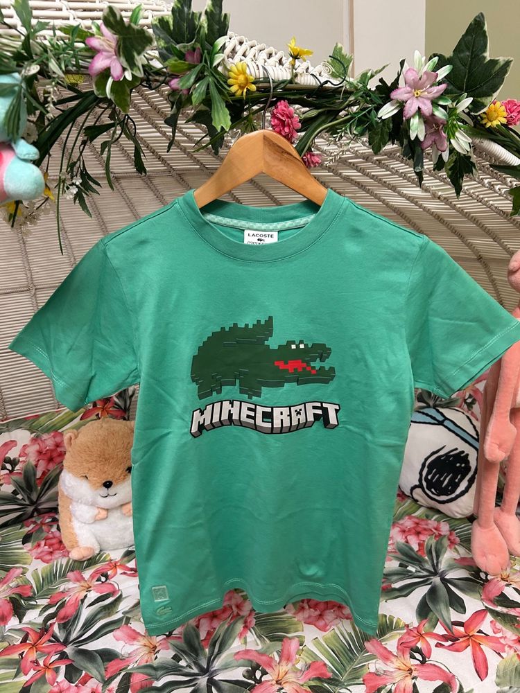 Camisola Lacoste em colaboração com a Minecraft