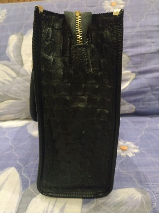 Шкіряна чорна сумка