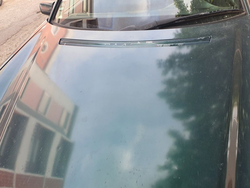 Mercedes e 220 

Carro necessista de alguns cuidado