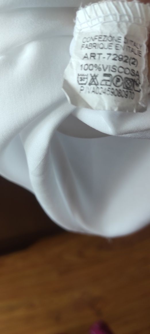 Biała sukienka z haftowanym przodem 38-40