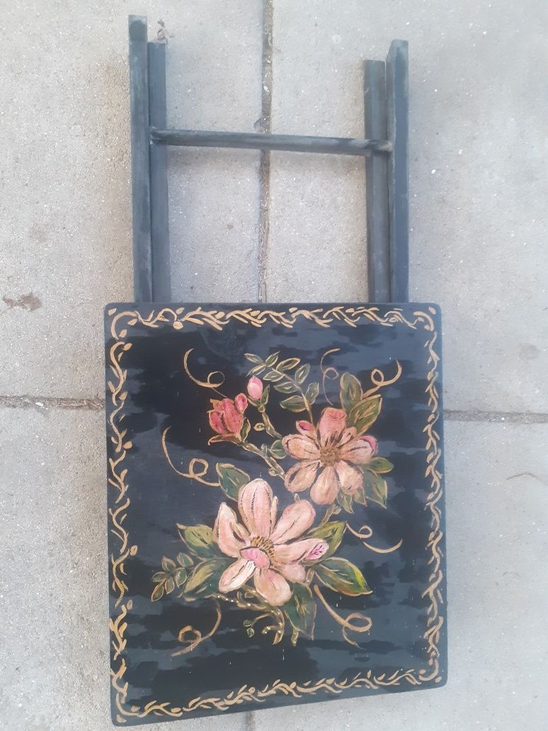 Mesa antiga pintada à mão
