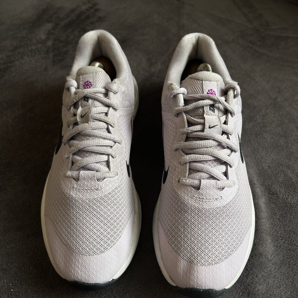 Жіночі кросівки Nike running. P. 38,5.