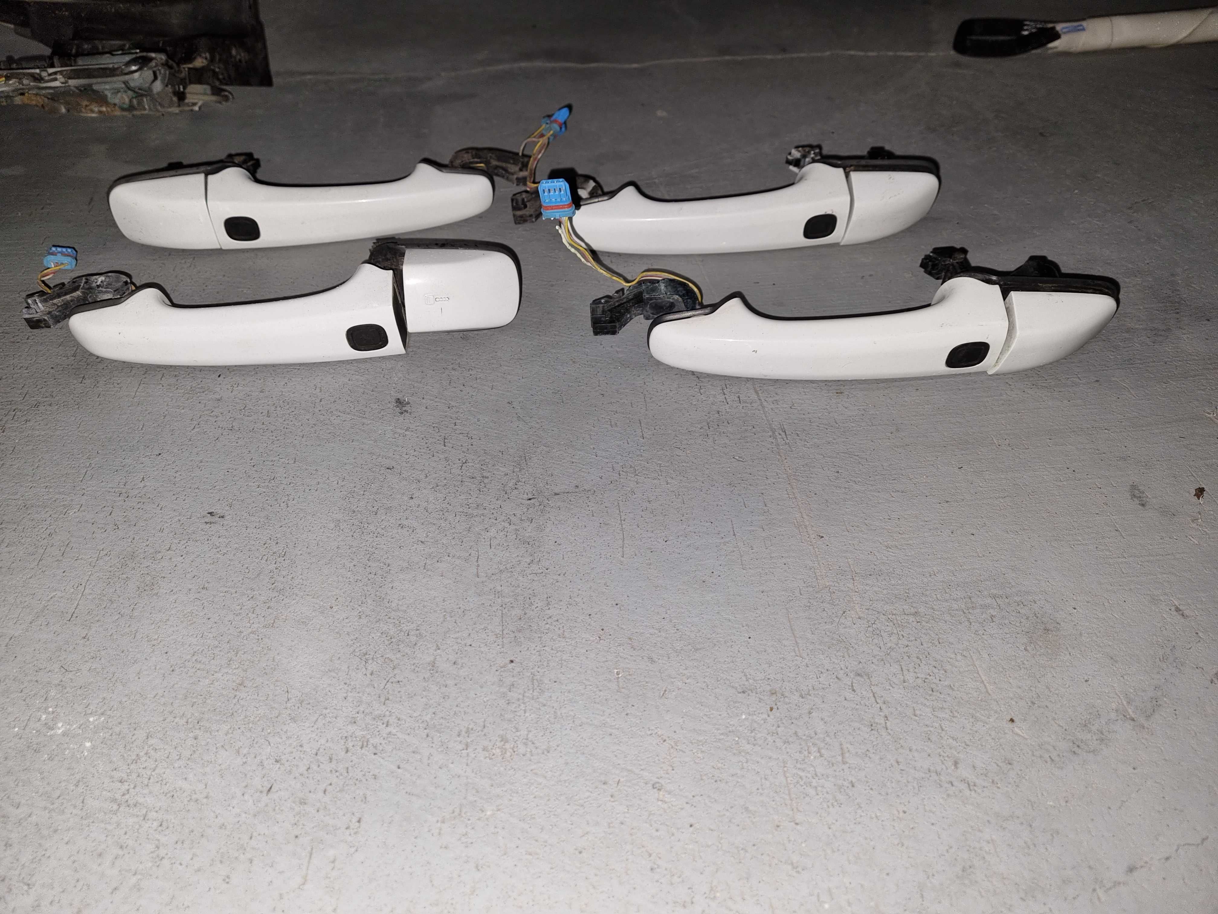 Komplet Klamek Klamka Drzwi Key Less Zewnętrzna VOLVO XC60 12r