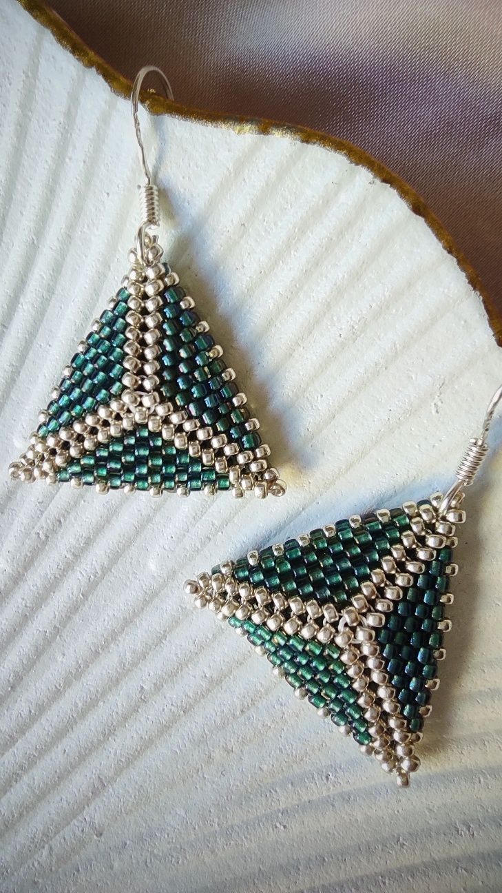 Сережки трикутники з японського бісеру