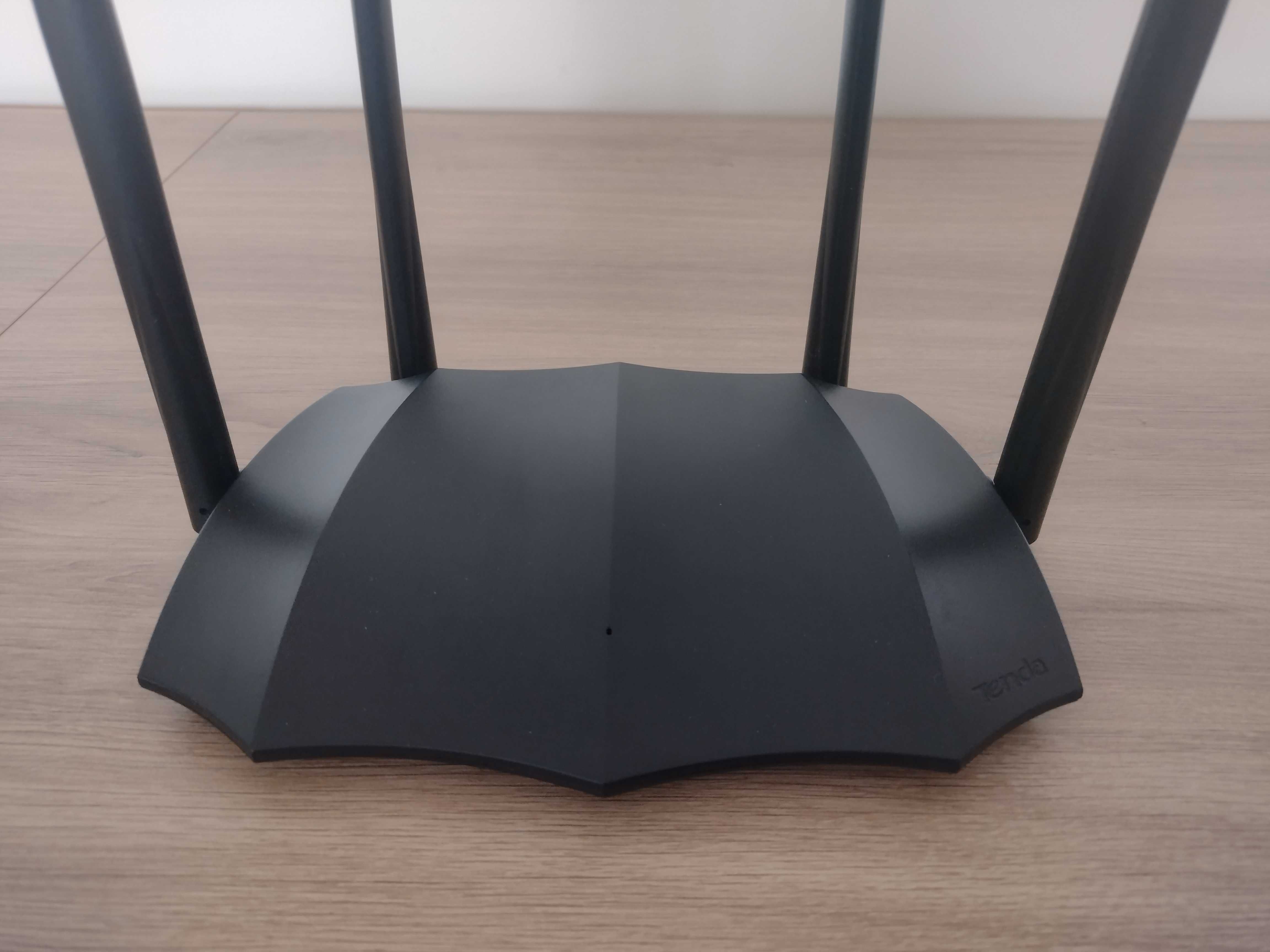 Router Tenda AC8