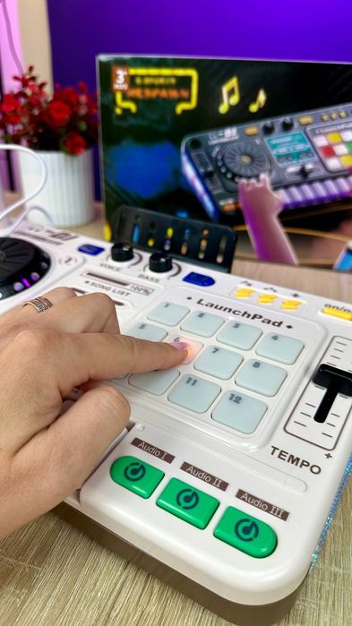Піаніно дитяче,пульт діджея, синтезатор дитячий,DJ установка,мікрофон