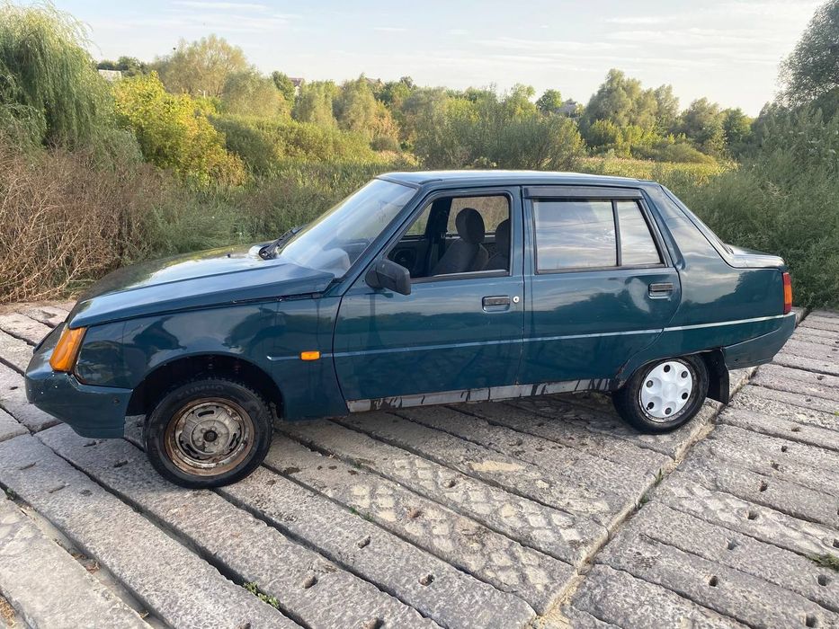 Срочно .Продам ЗАЗ 110307 , 2004 г.в. На ходу . Бензин.