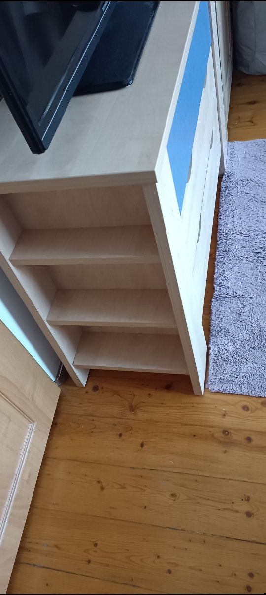 Komplet mebli dziecięcych – 2 komody + szafka wisząca GRATIS!