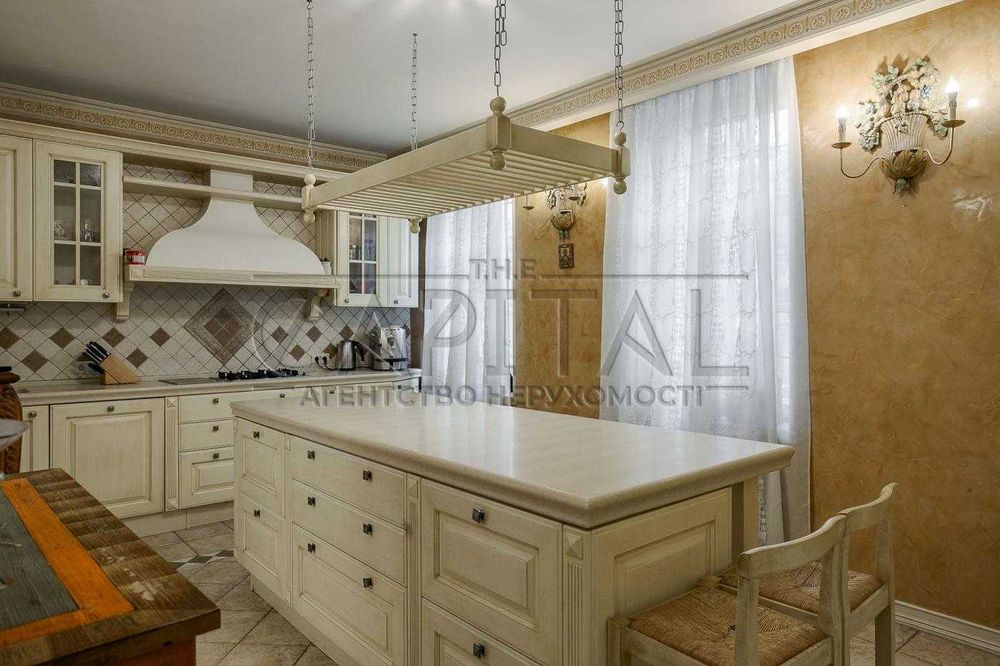 Продажа 3-этажного дома в Киеве, Печерский р-н, Царское село.