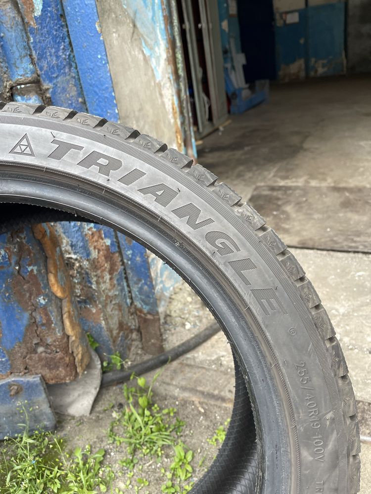 Продам зимние шины TRIANGLE 255/40 R19 100V