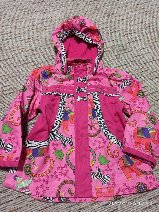 Różowy płaszczyk kurtka jesienna wiosenna 98 z kapturem bdb