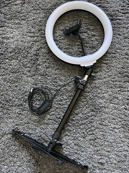 Lampa pierścieniowa LED z uchwytem na telefon