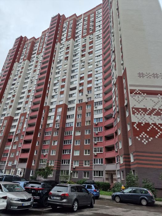 Посуточно,почасово 1к Квартира ЖК Патриотика, метро Позняки -Осокорки-5-555.biz.ua