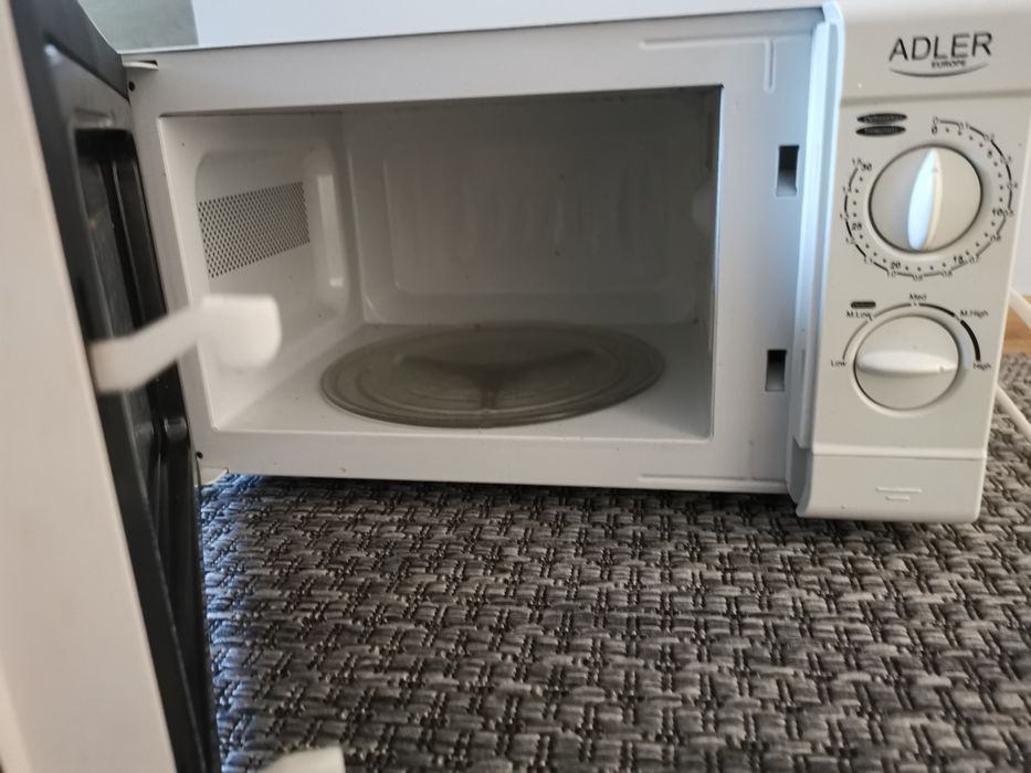 Kuchenka mikrofalowa 700W