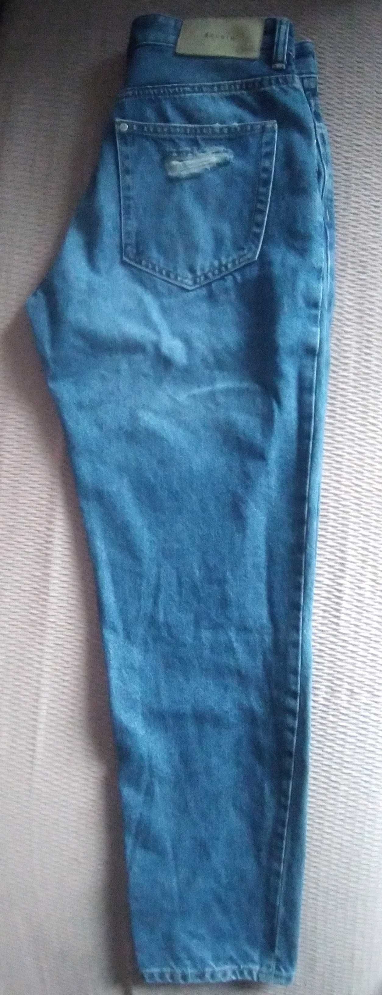 Calças Jeans com rasgões