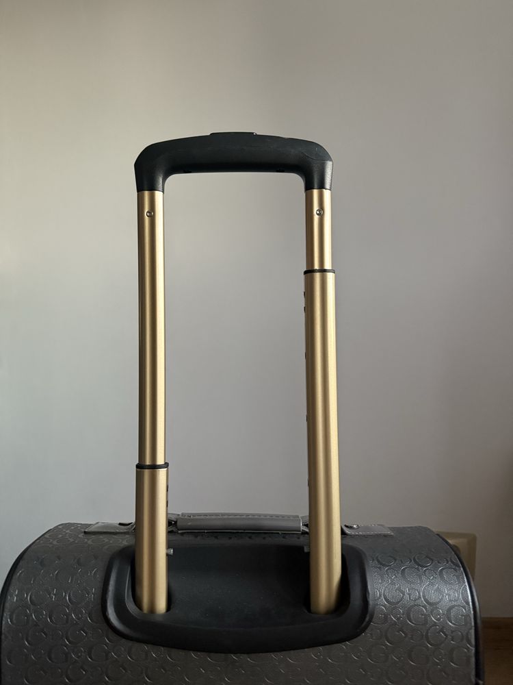 Walizka guess cabin bag
