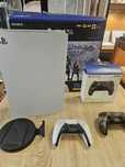 Konsola PS5 825GB + 2 pady, model CFI-1216B