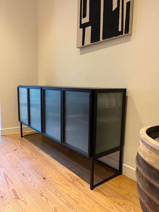 Aparador metal e vidro - Kave Home