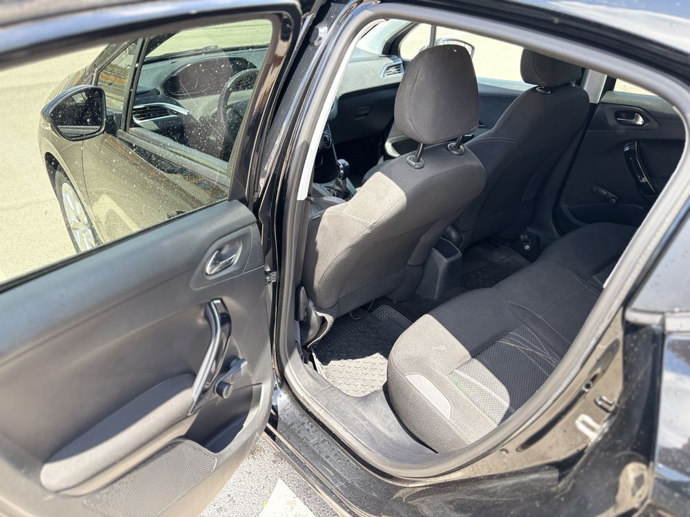Peugeot 208 1.2 vti 2013