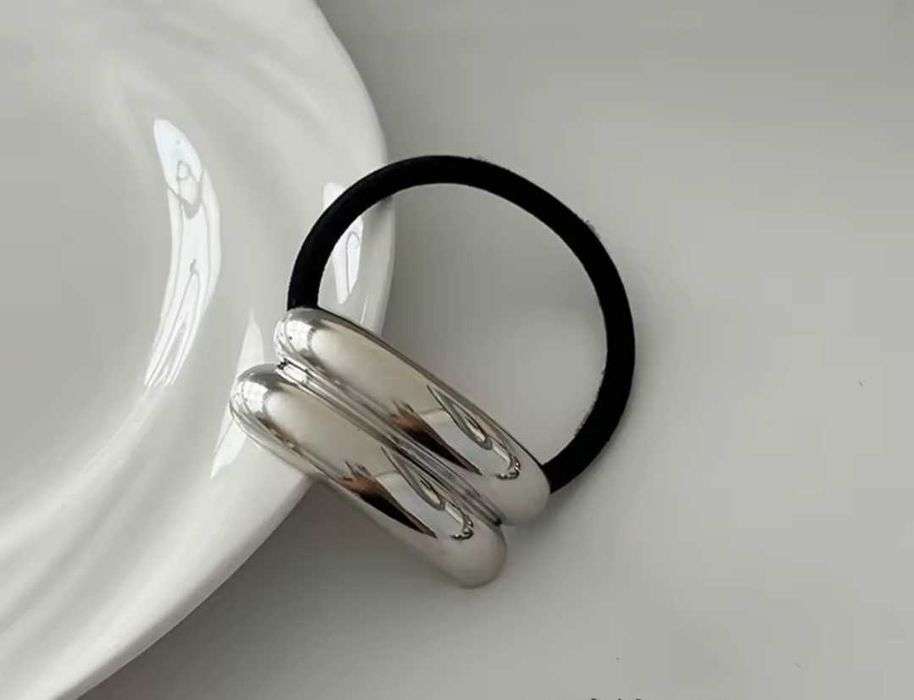 Резинка для волосся з металевим елементом. Резинки-каффы. Заколка