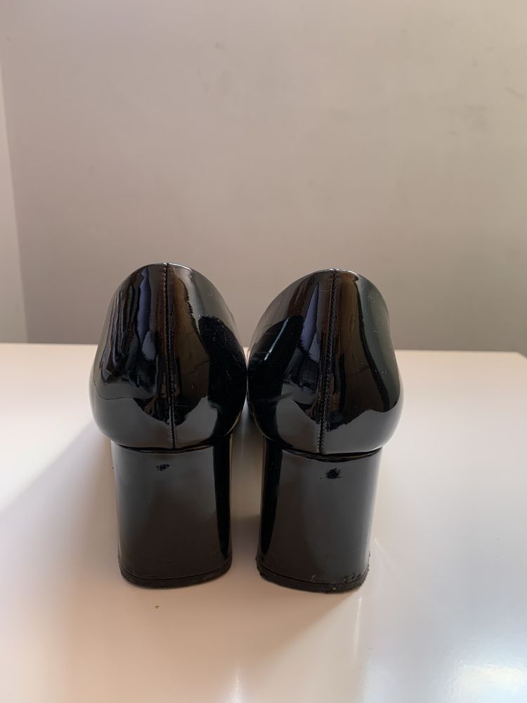 Sapatos em verniz Zara